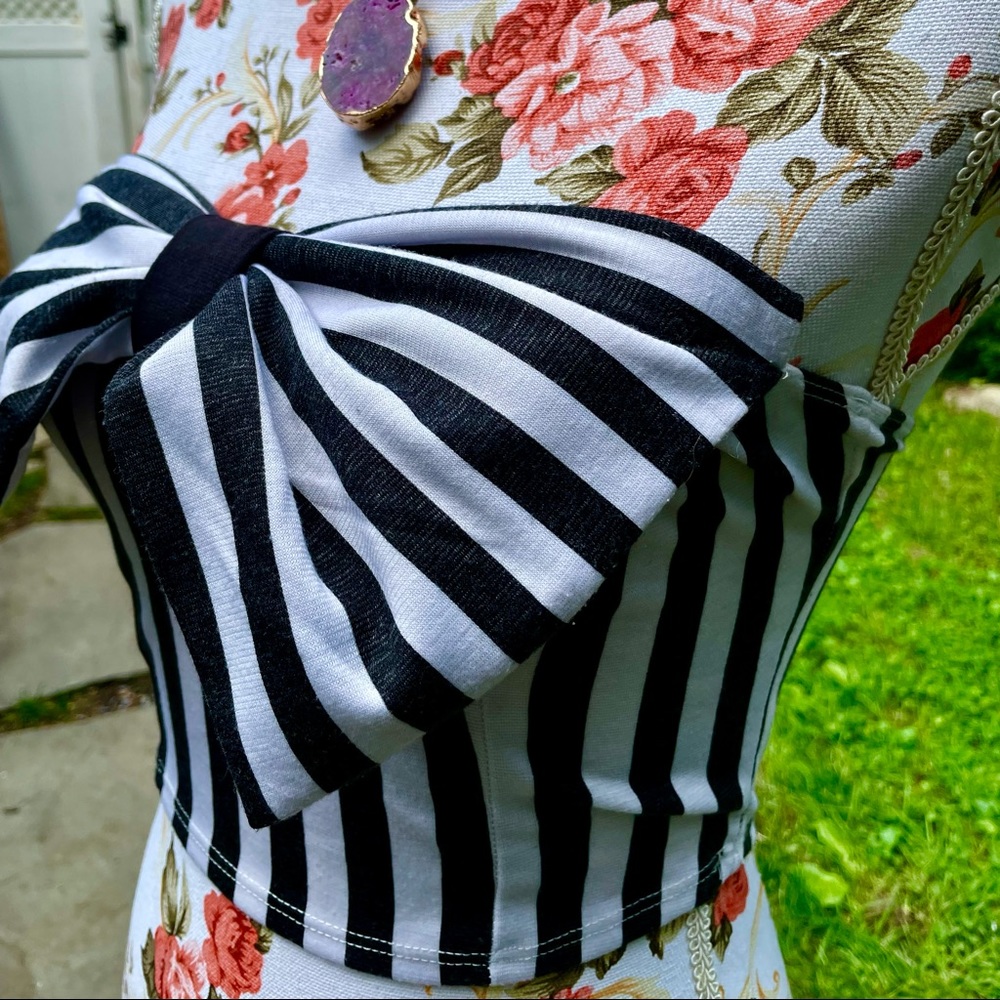 Beetle juice crop top - Picture 3 of 4